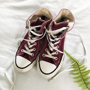 Burgandy Women’s Converse Size 5 🌿 Good Condition